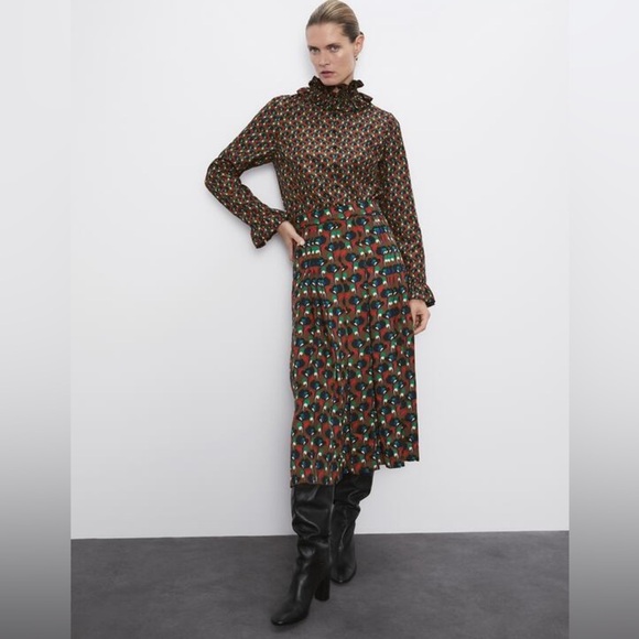 ZARA RUFFLED PRINTED BLOUSE SIZE S
Toffee 0/8570/095/745/02 - Picture 3 of 9